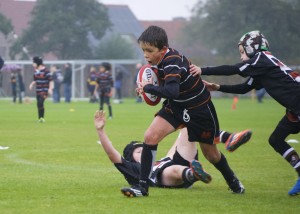 Cammy running in a try against the Bassets